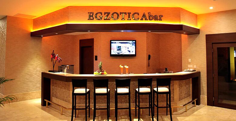 Cratos Premium Hotel