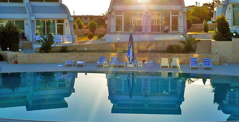 Fairmont Holiday Village